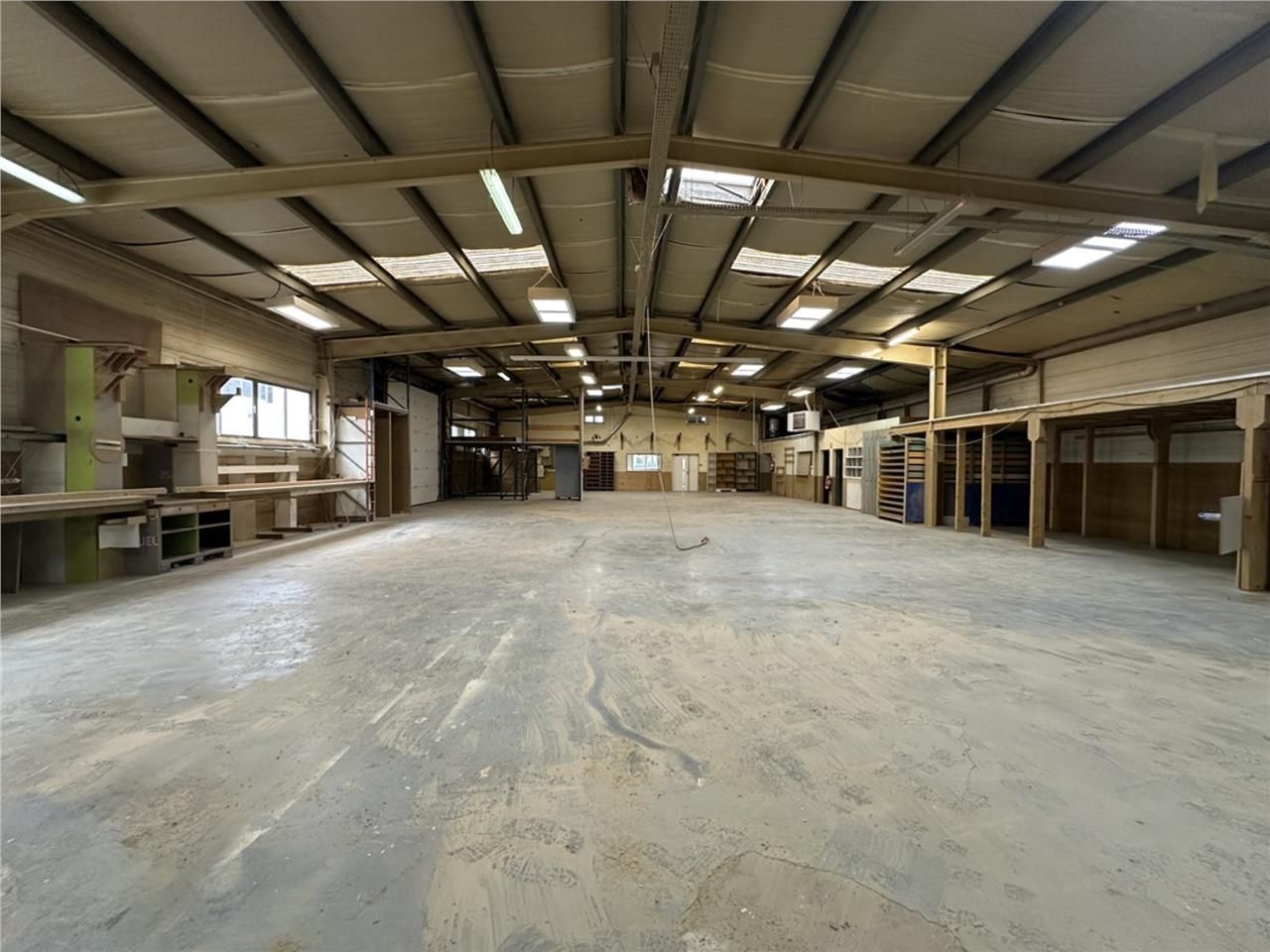 CBRE vous propose à louer, un entrepôt/local d'ac
