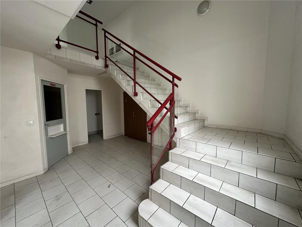 CBRE vous propose à louer, un entrepôt/local d'ac