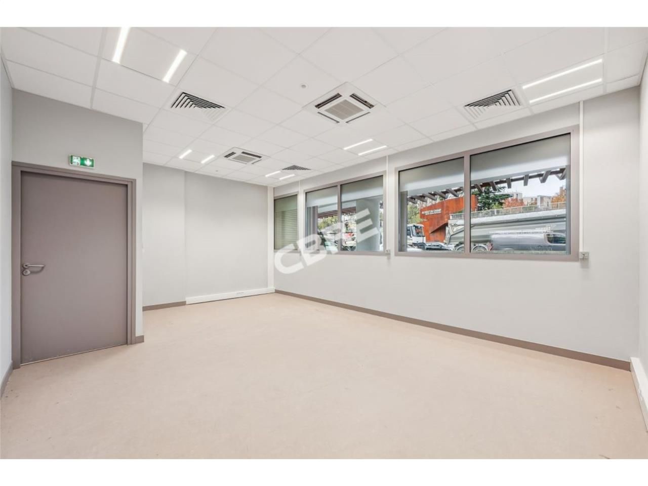 LOGISTIQUE URBAINE - CBRE vous propose à louer, u