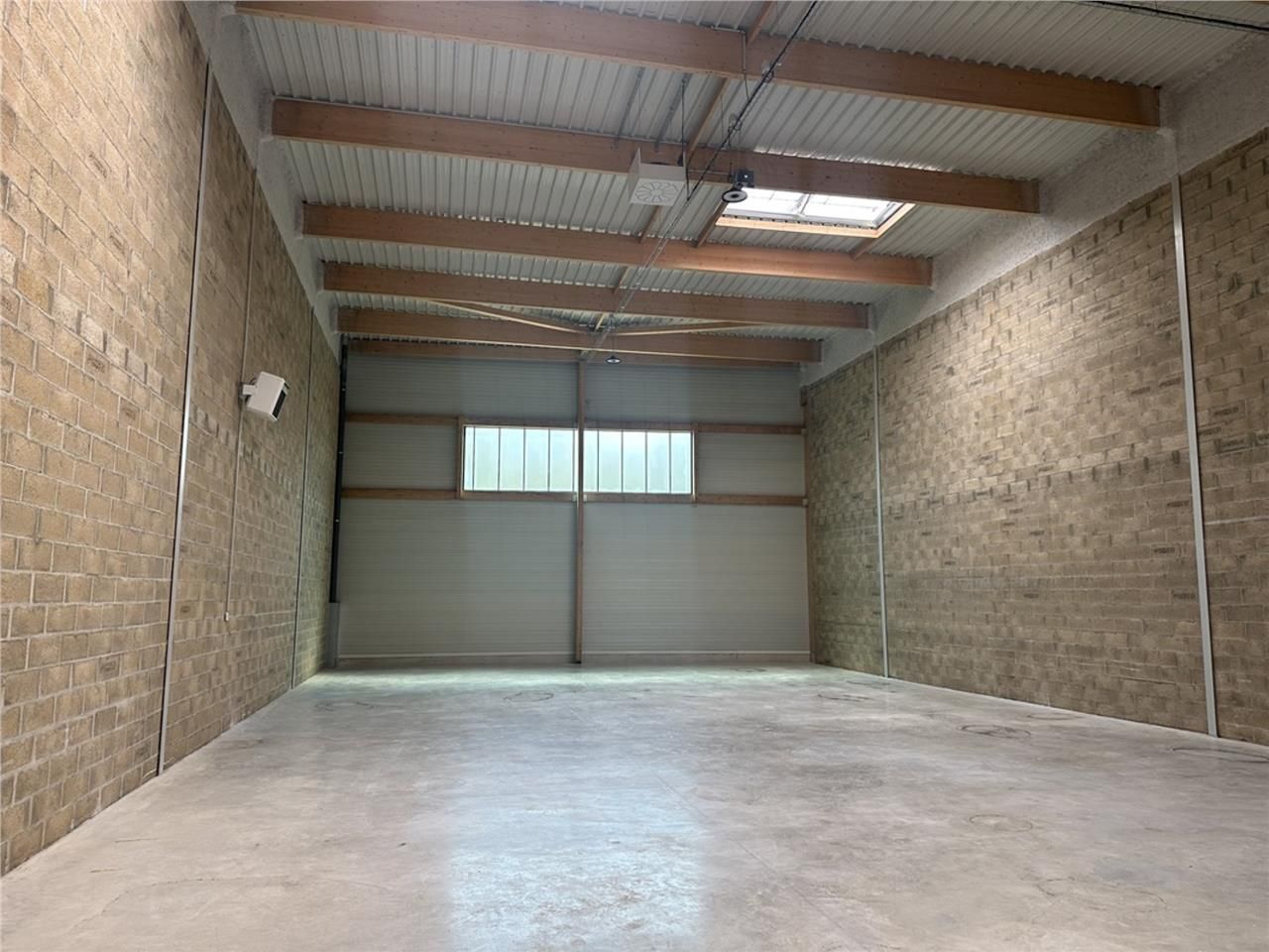 CBRE vous propose à louer un entrepôt/local d'act