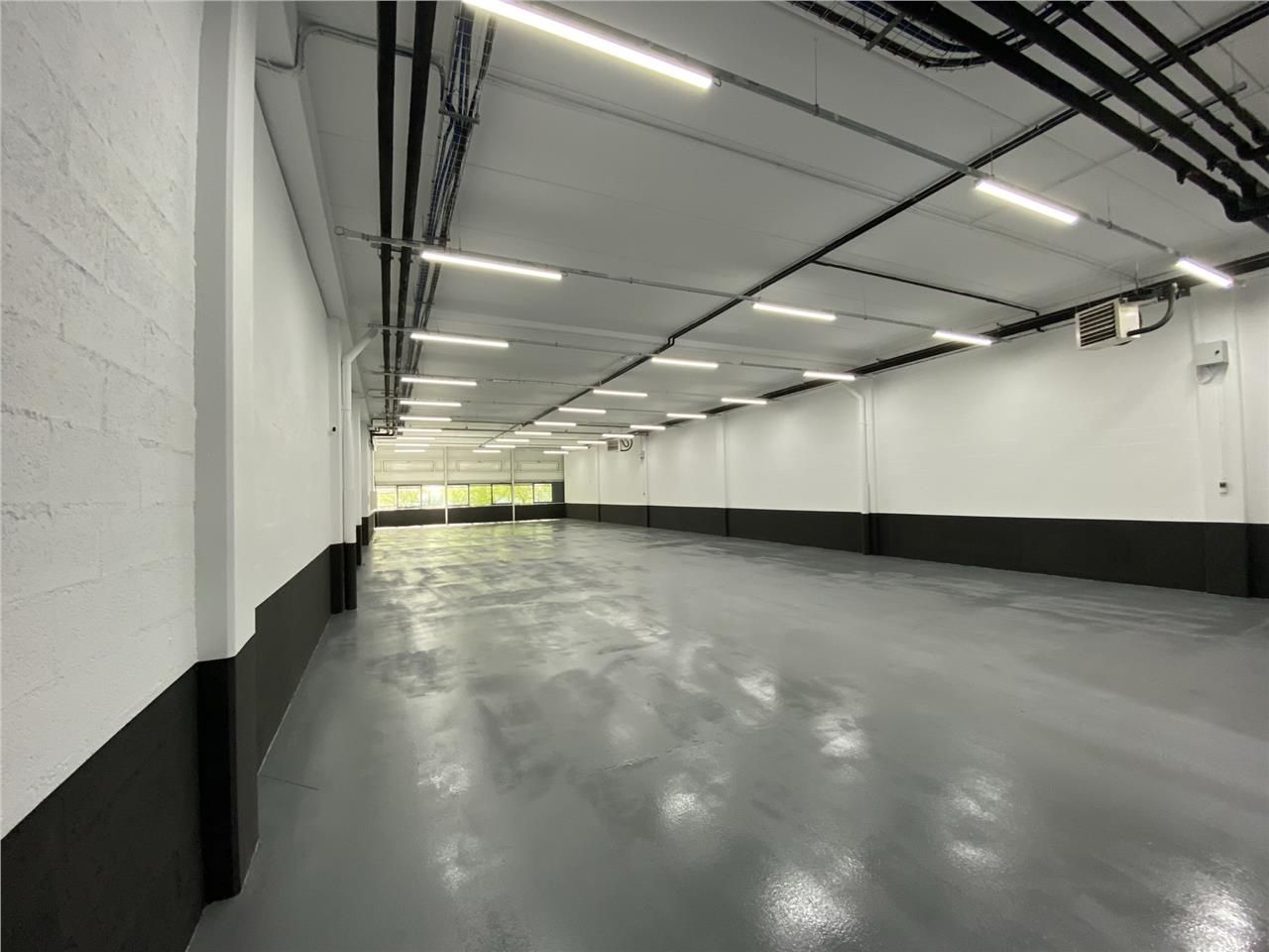 CBRE vous propose à louer, des locaux d'activités