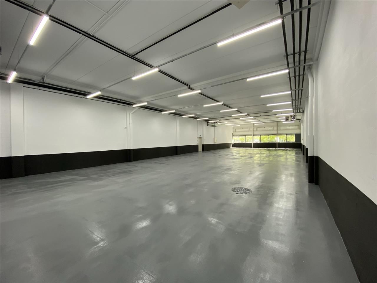 CBRE vous propose à louer, des locaux d'activités