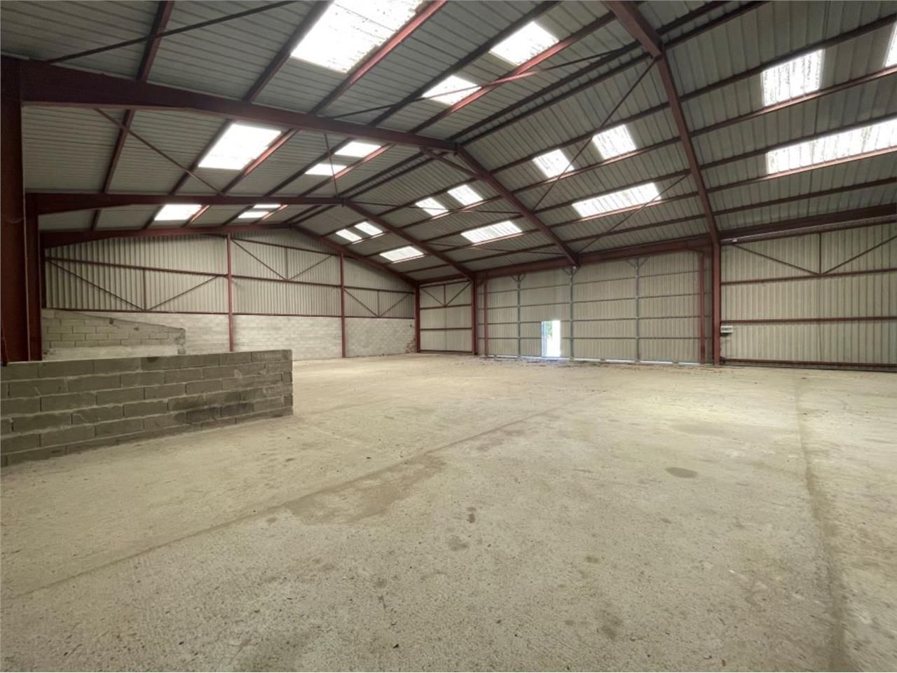 CBRE vous propose à louer, un entrepôt/local d'ac