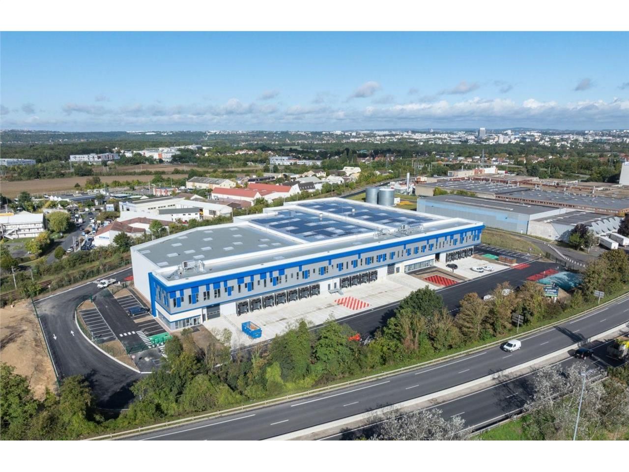 LOGISTIQUE URBAINE - CBRE vous propose à louer, u