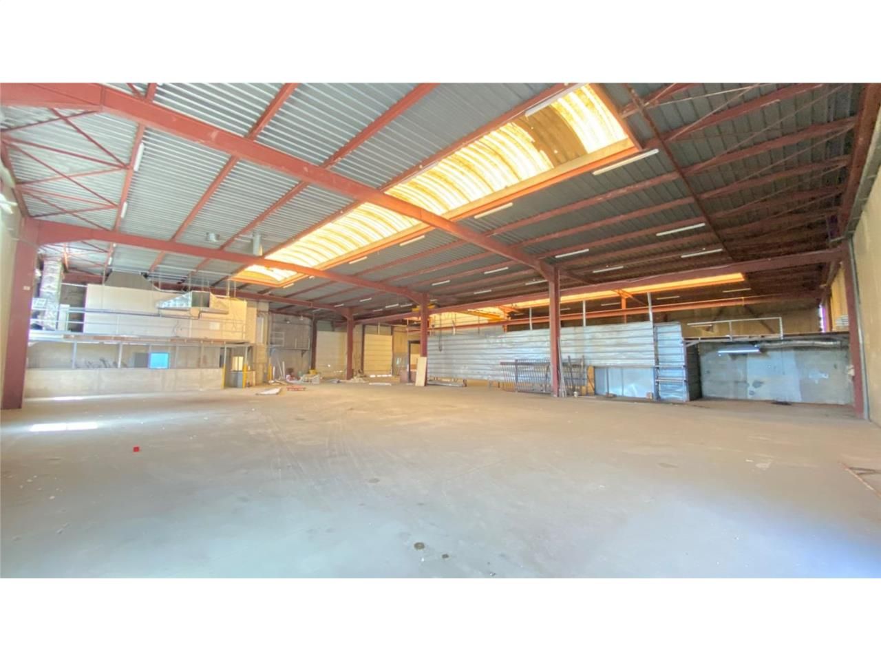 CBRE vous propose à louer, un entrepôt/local d'ac