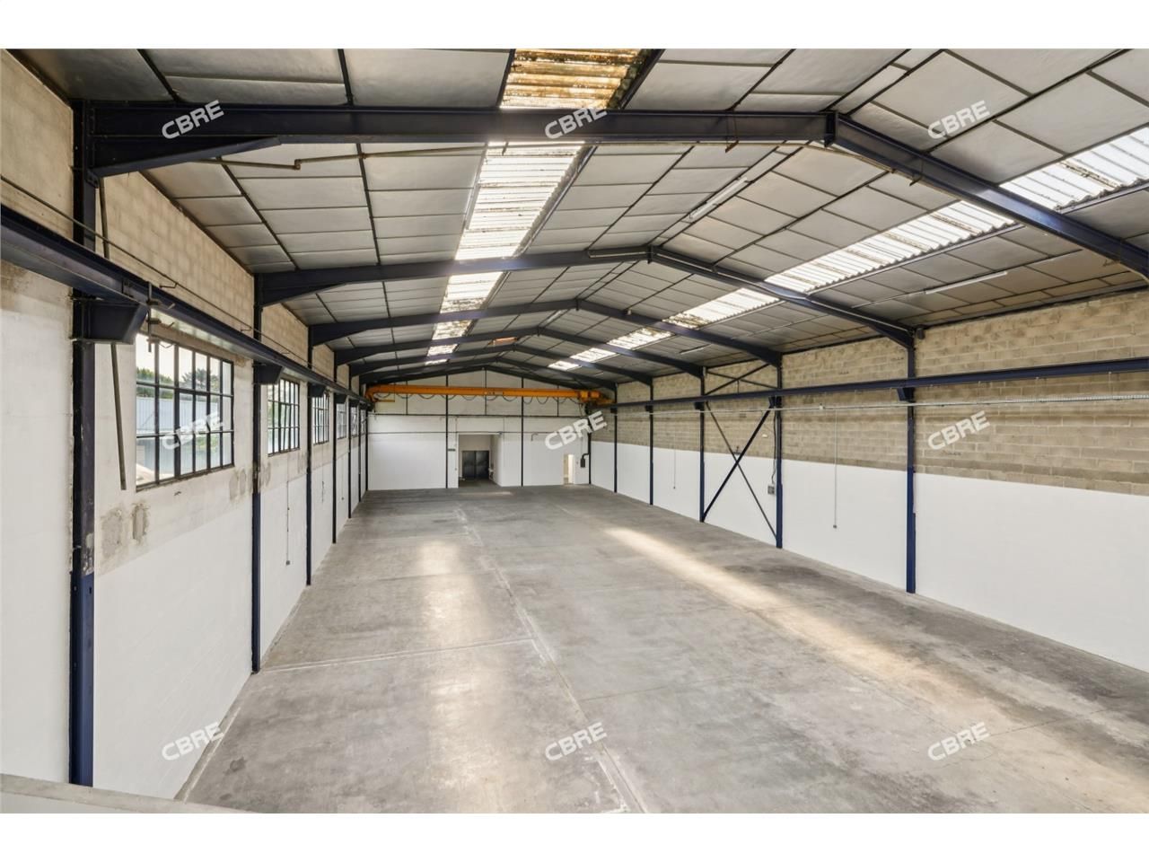 CBRE vous propose à louer, un entrepôt/local d'ac