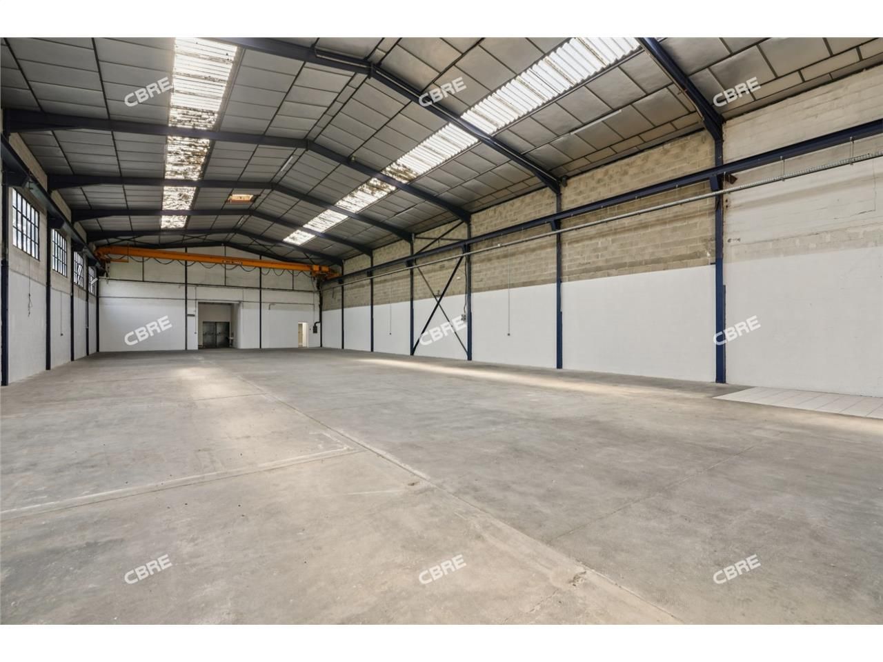 CBRE vous propose à louer, un entrepôt/local d'ac