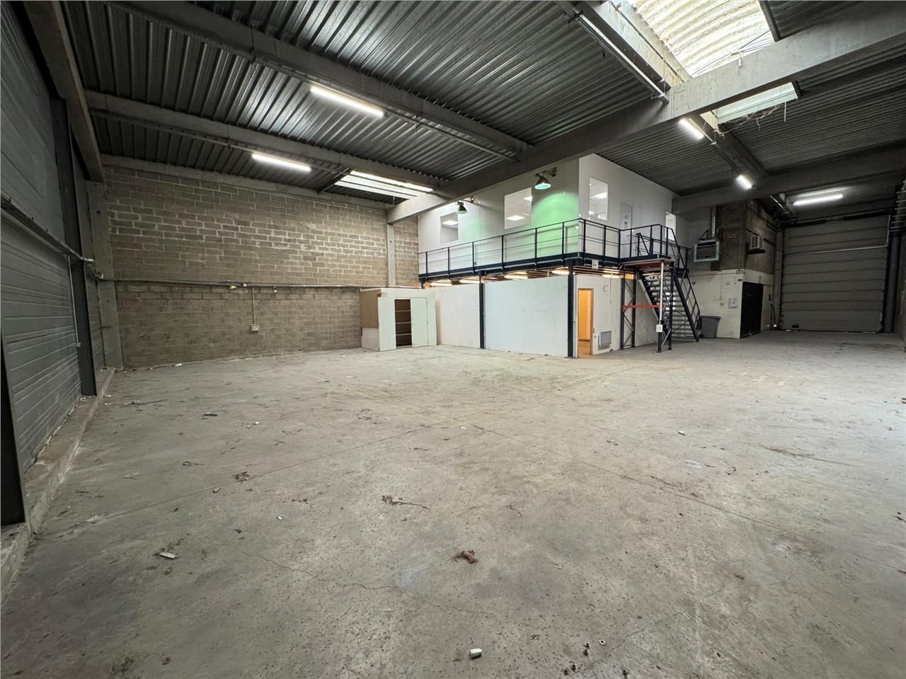 CBRE vous propose à louer, un local d'activités s