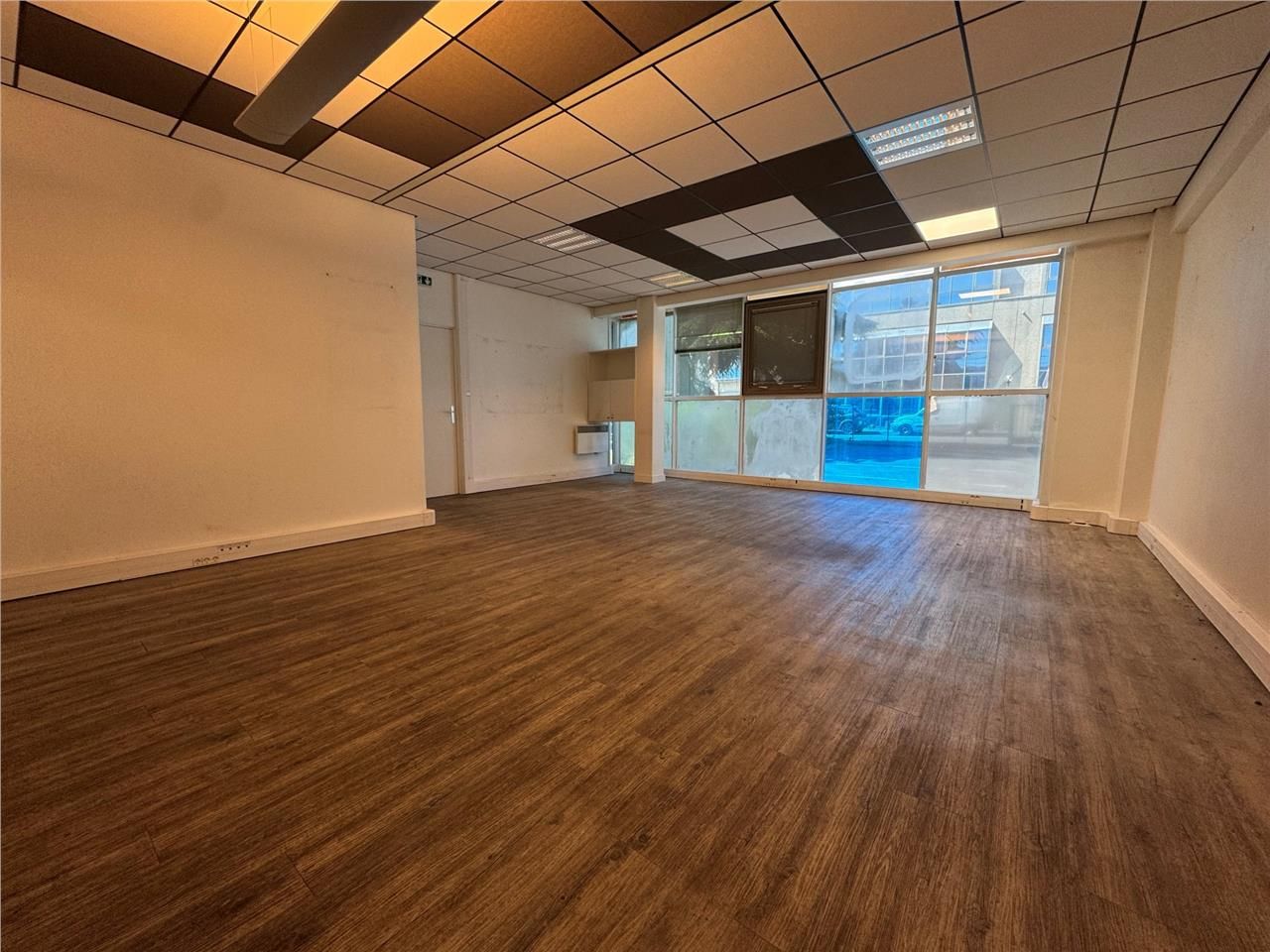 CBRE vous propose à louer, un local d'activités s