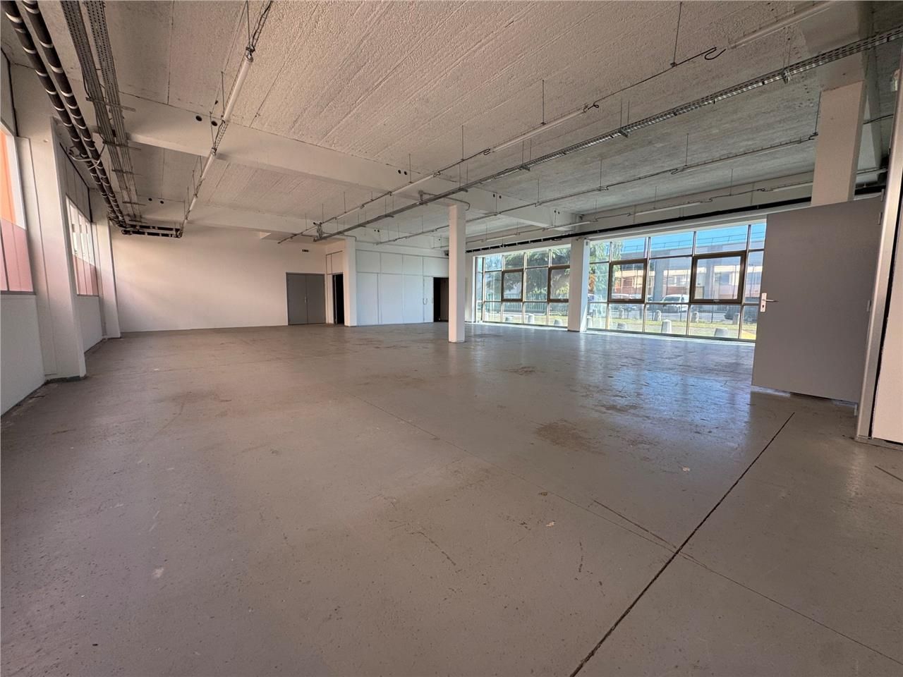 CBRE vous propose à louer, un local d'activités s