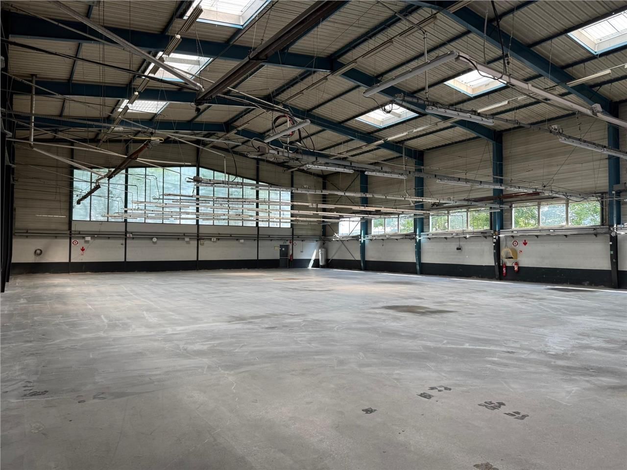 CBRE vous propose à la location, un bâtiment indé