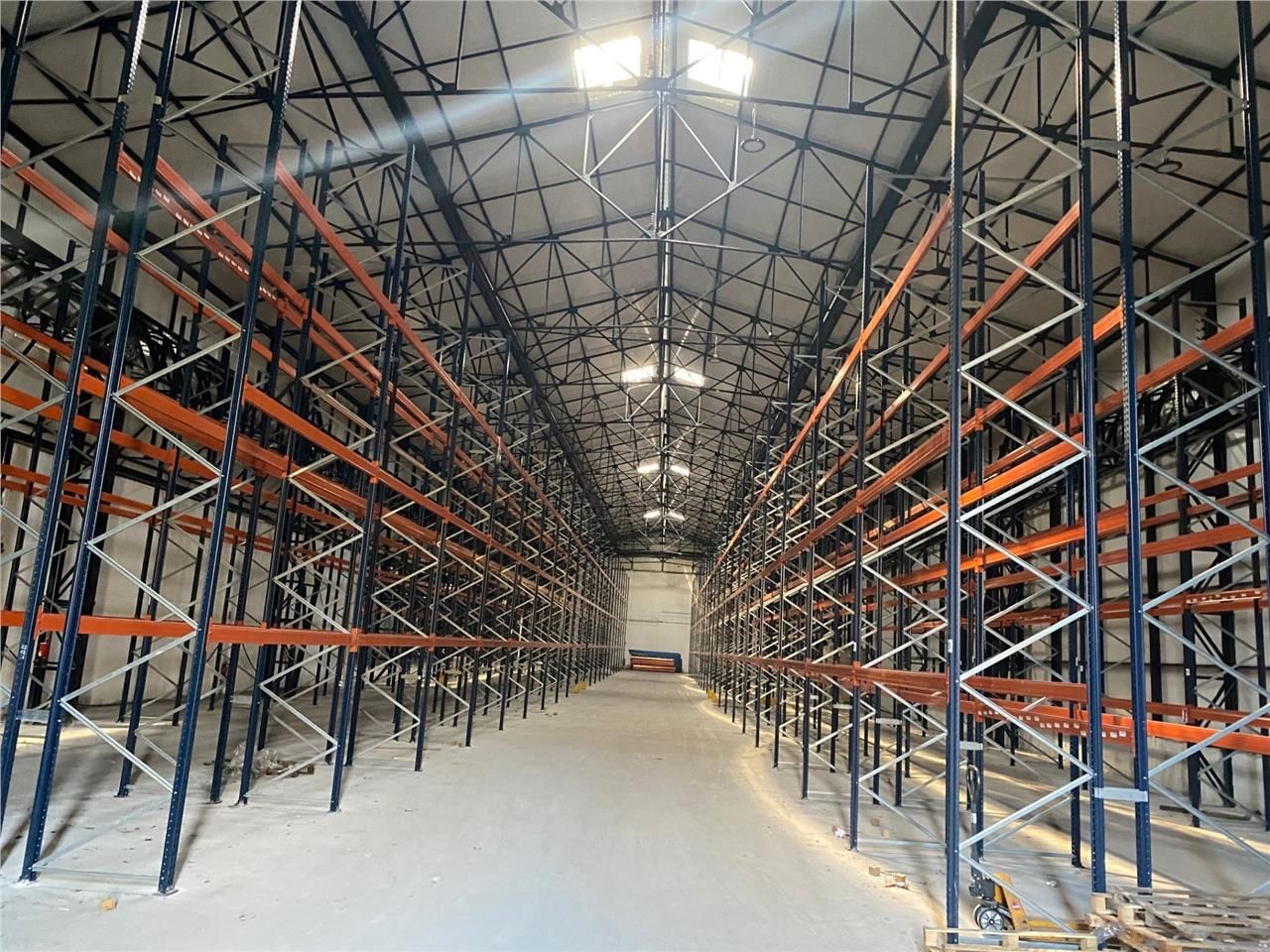 CBRE vous propose à vendre ou à louer, un bâtimen