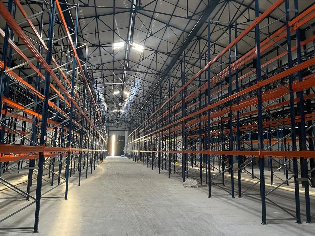 CBRE vous propose à vendre ou à louer, un bâtimen