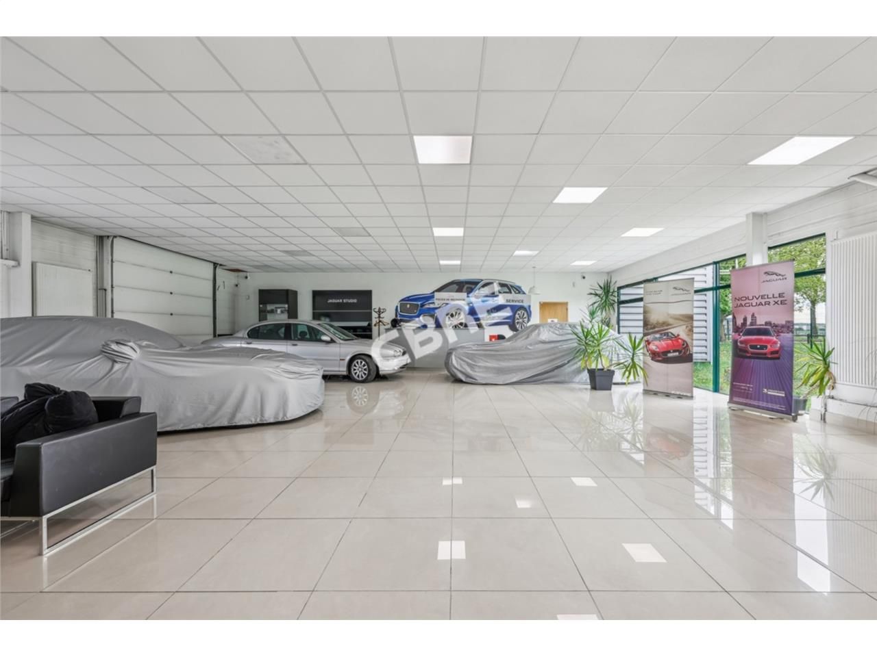 CBRE vous propose en exclusivité  un showroom/loc