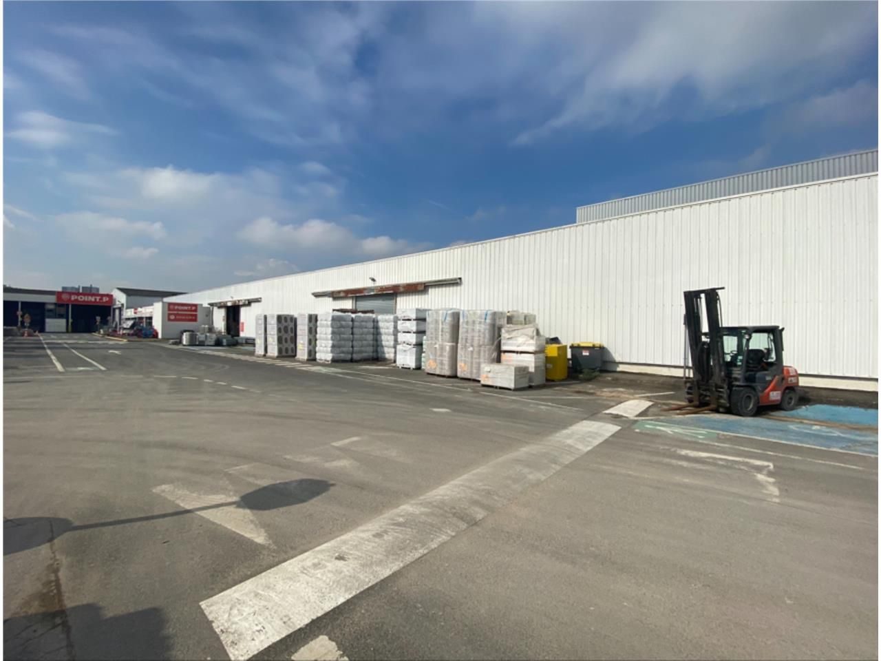CBRE vous propose à louer un entrepôt/local d'act