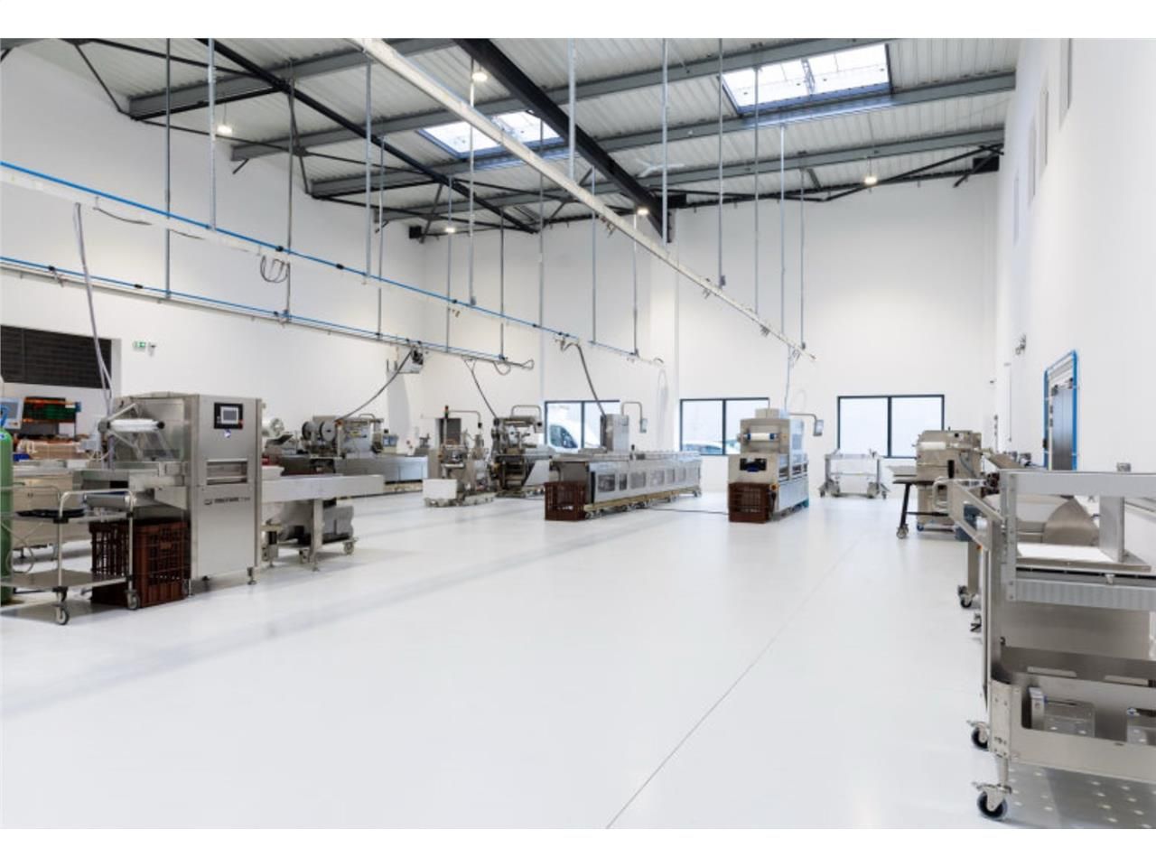 CBRE vous propose à louer, un local d'activités, 