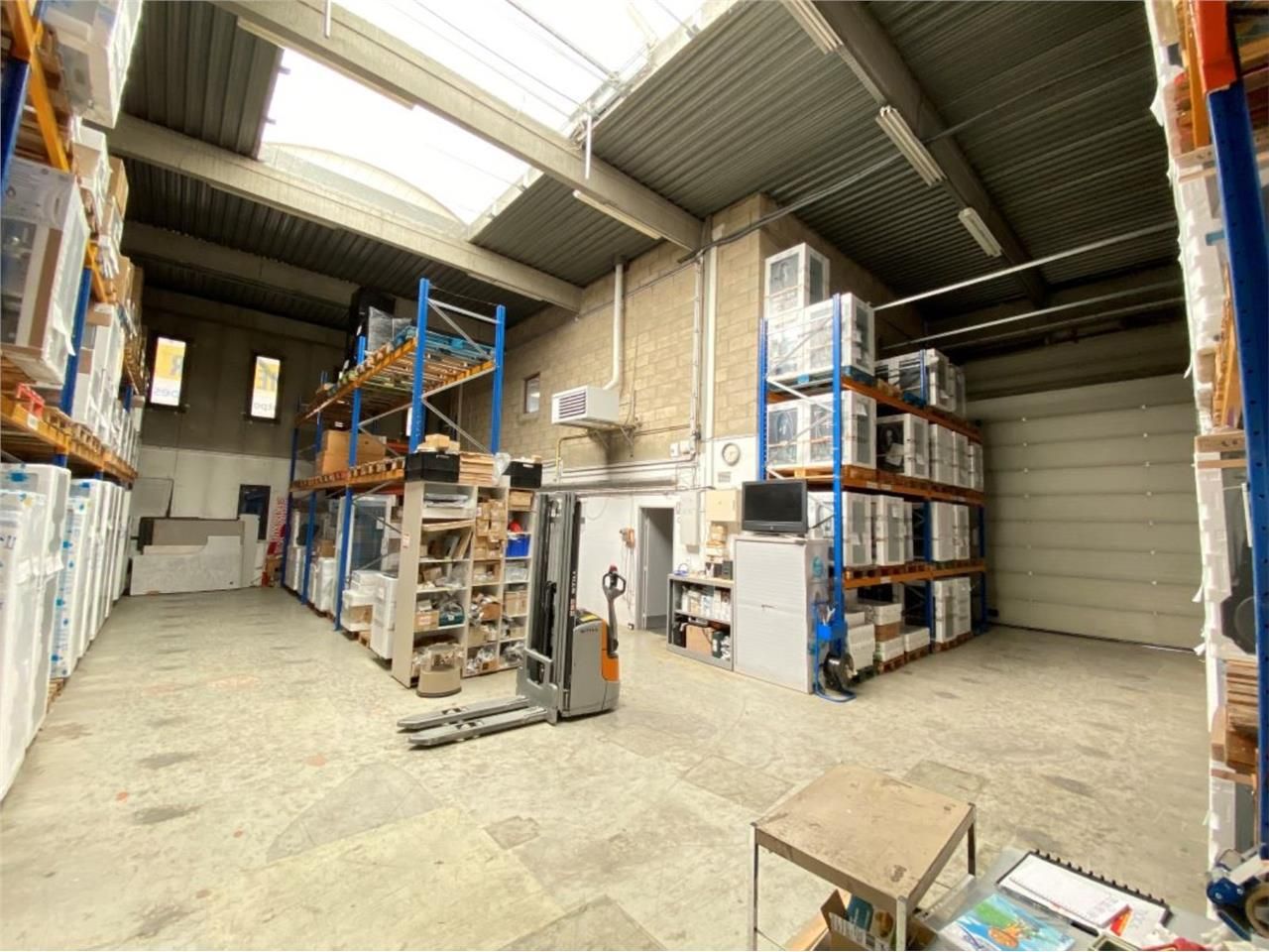 CBRE vous propose à louer, un entrepôt/local d'ac