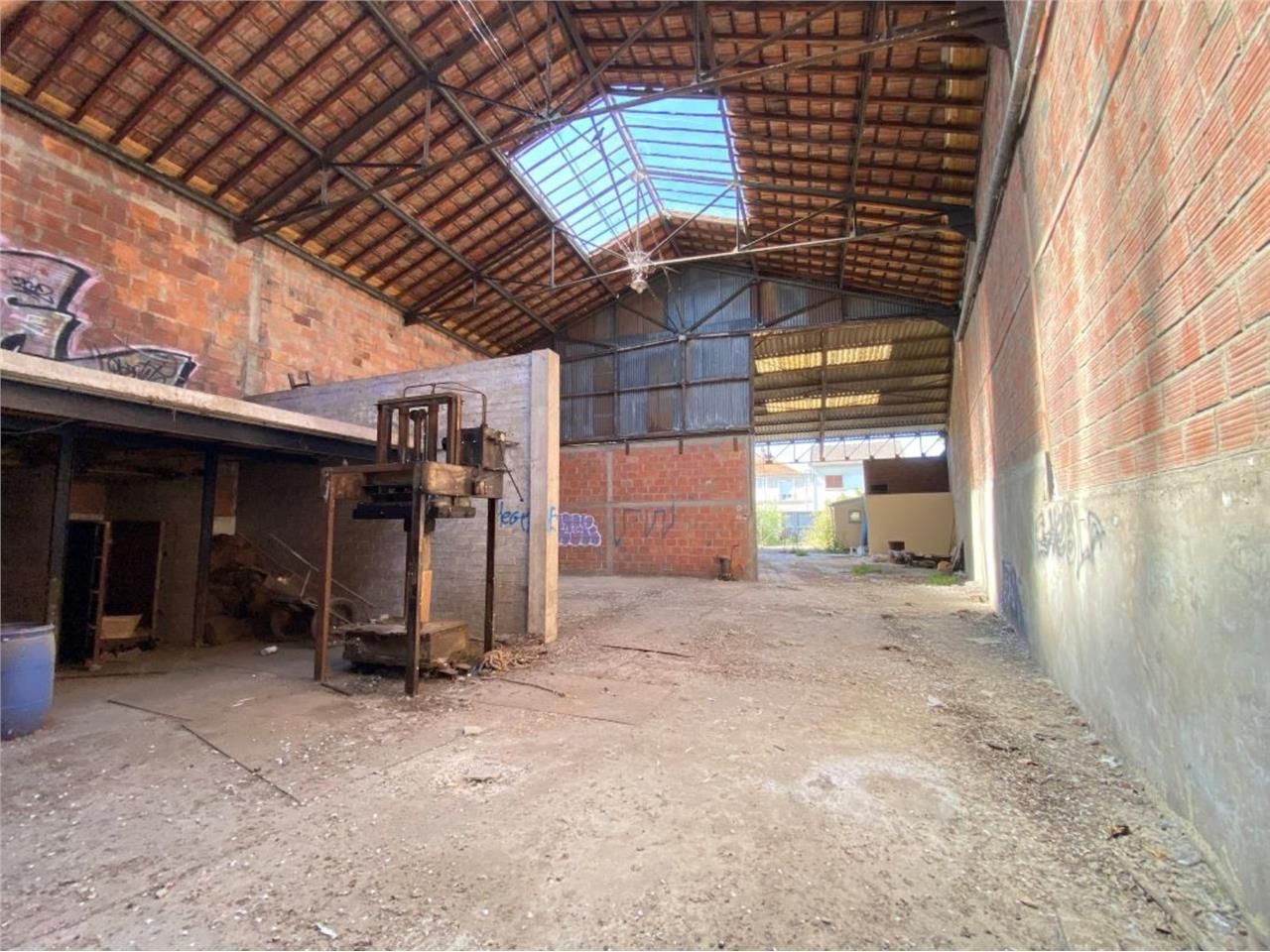 CBRE vous propose  à louer, un entrepôt/local d'a