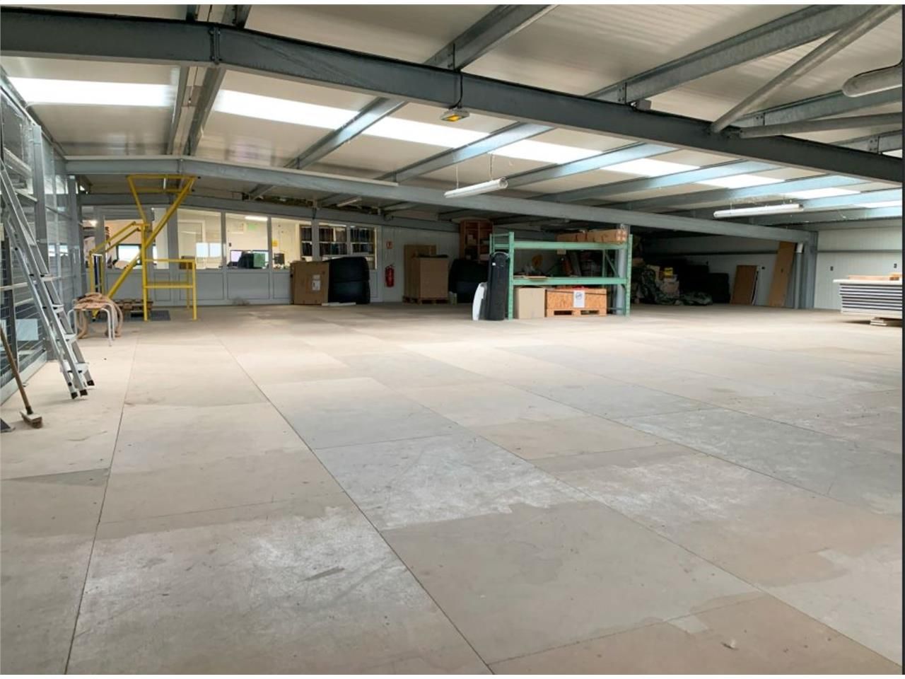 CBRE vous propose à vendre, un entrepôt/local d'a