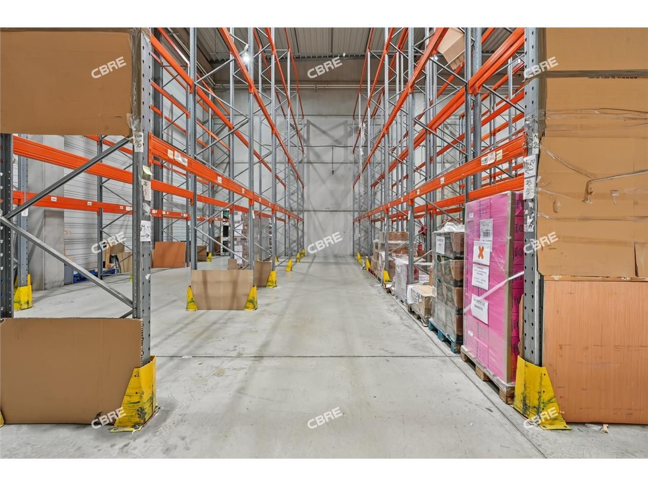 CBRE vous propose à louer, un entrepôt situé sur 
