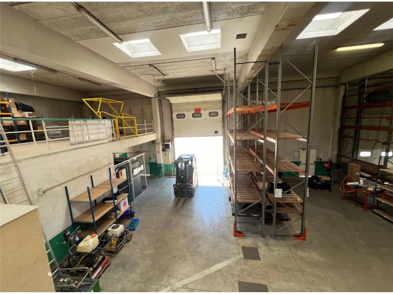 CBRE vous propose à louer, un entrepôt/local d'ac