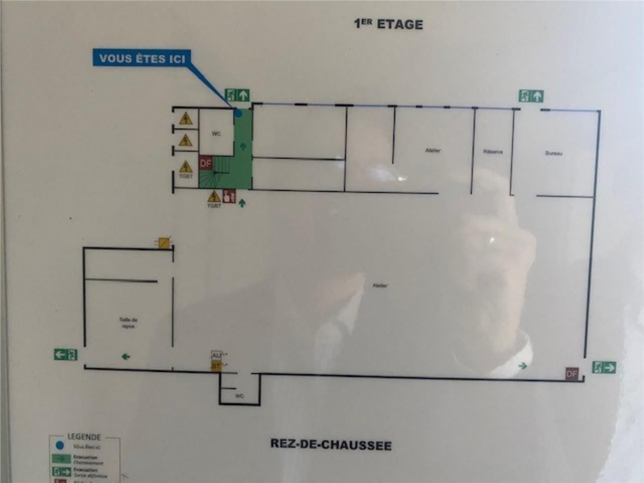 Location entrepots 693 m² non divisibles
