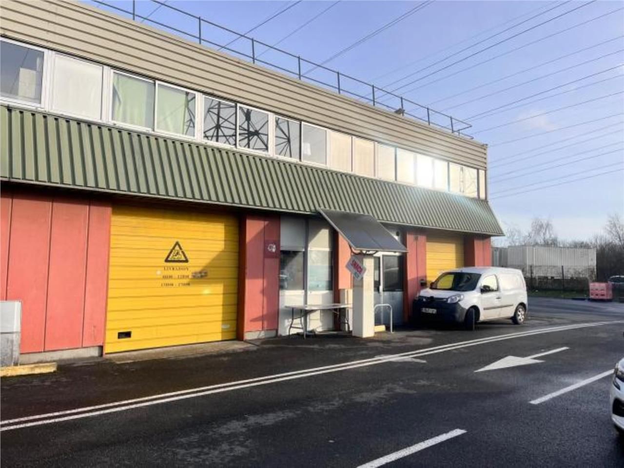 CBRE vous propose à louer, un local d'activités, 