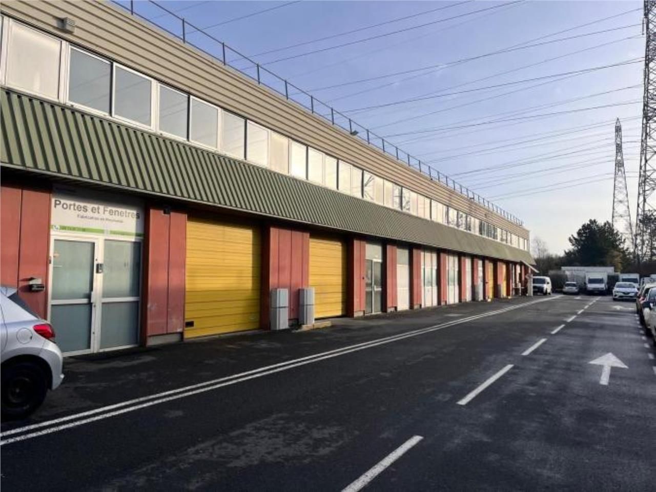 CBRE vous propose à louer, un local d'activités, 