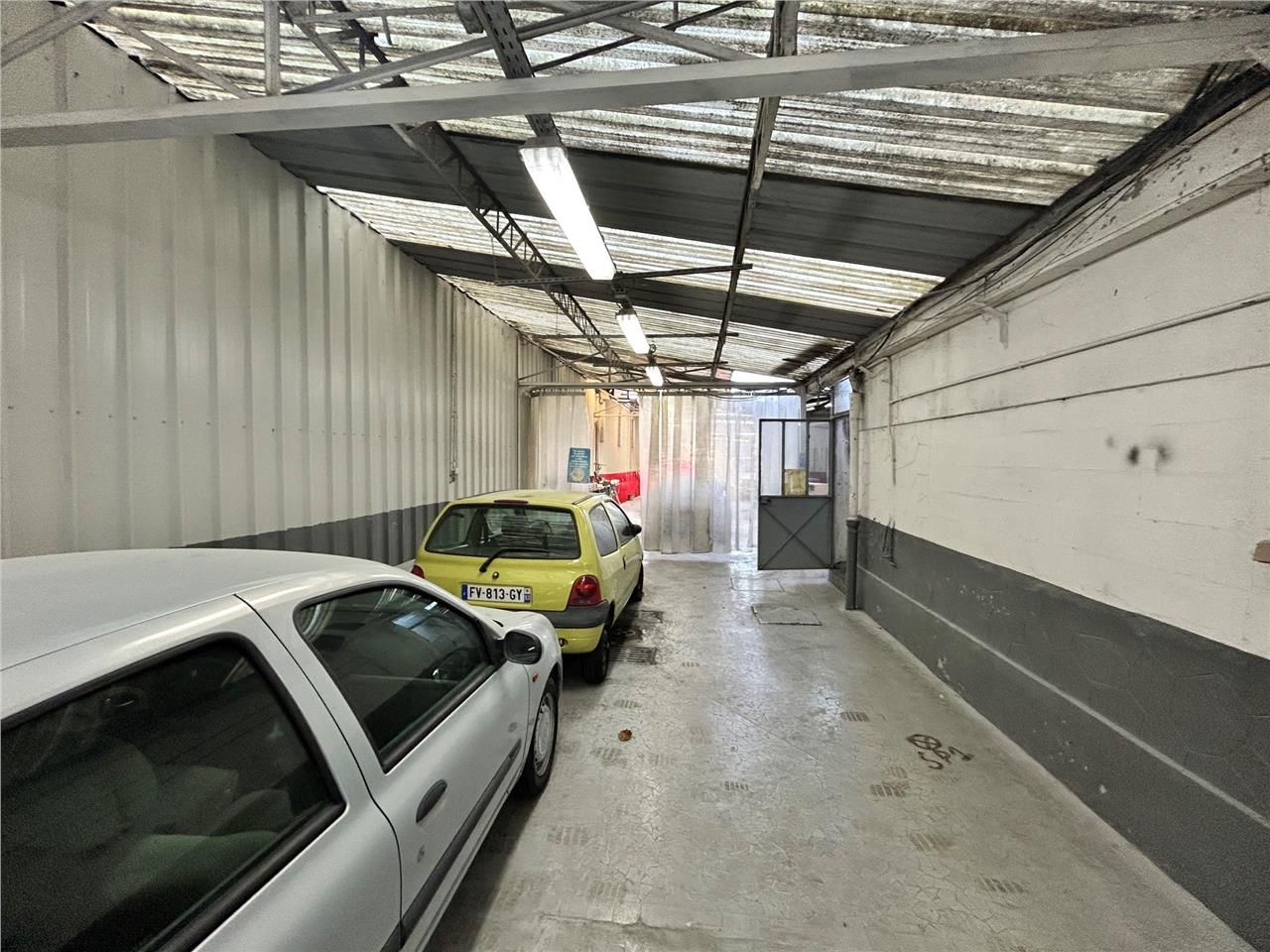 CBRE vous propose à vendre, un local d'activités,