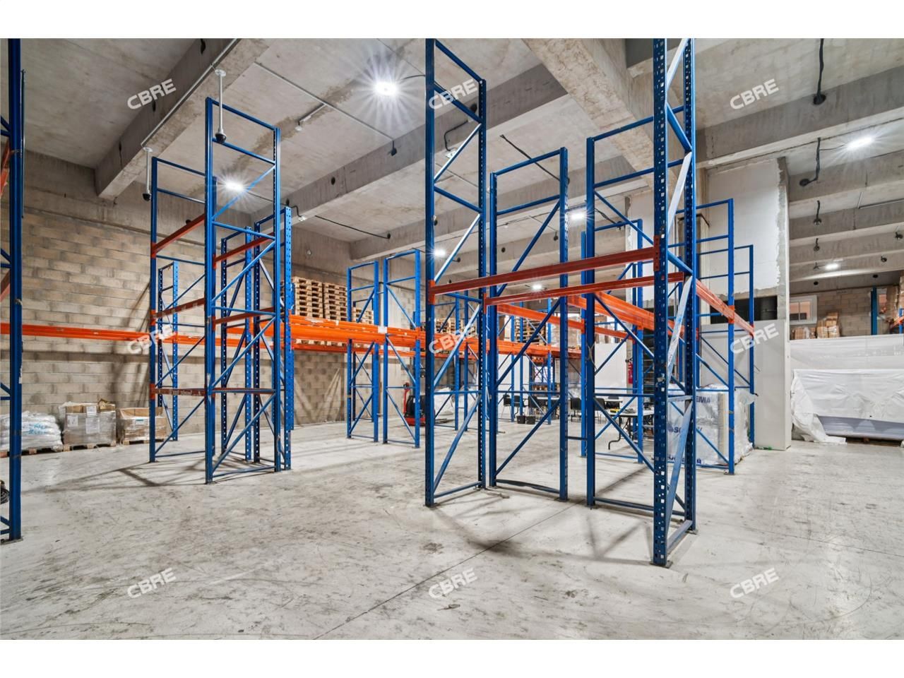 CBRE vous propose à louer, un local d'activités s