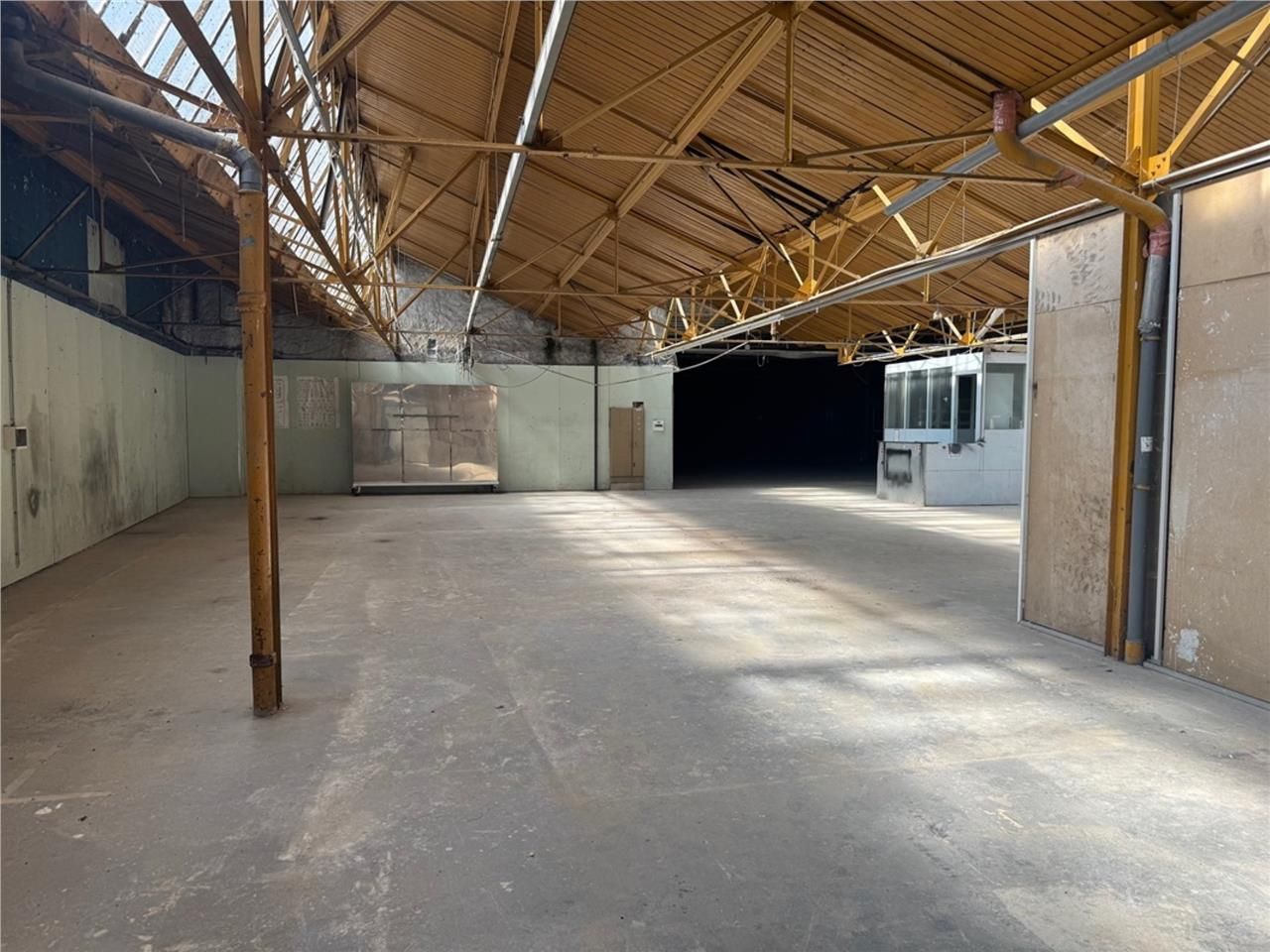 CBRE vous propose à vendre un entrepôt/local d'ac