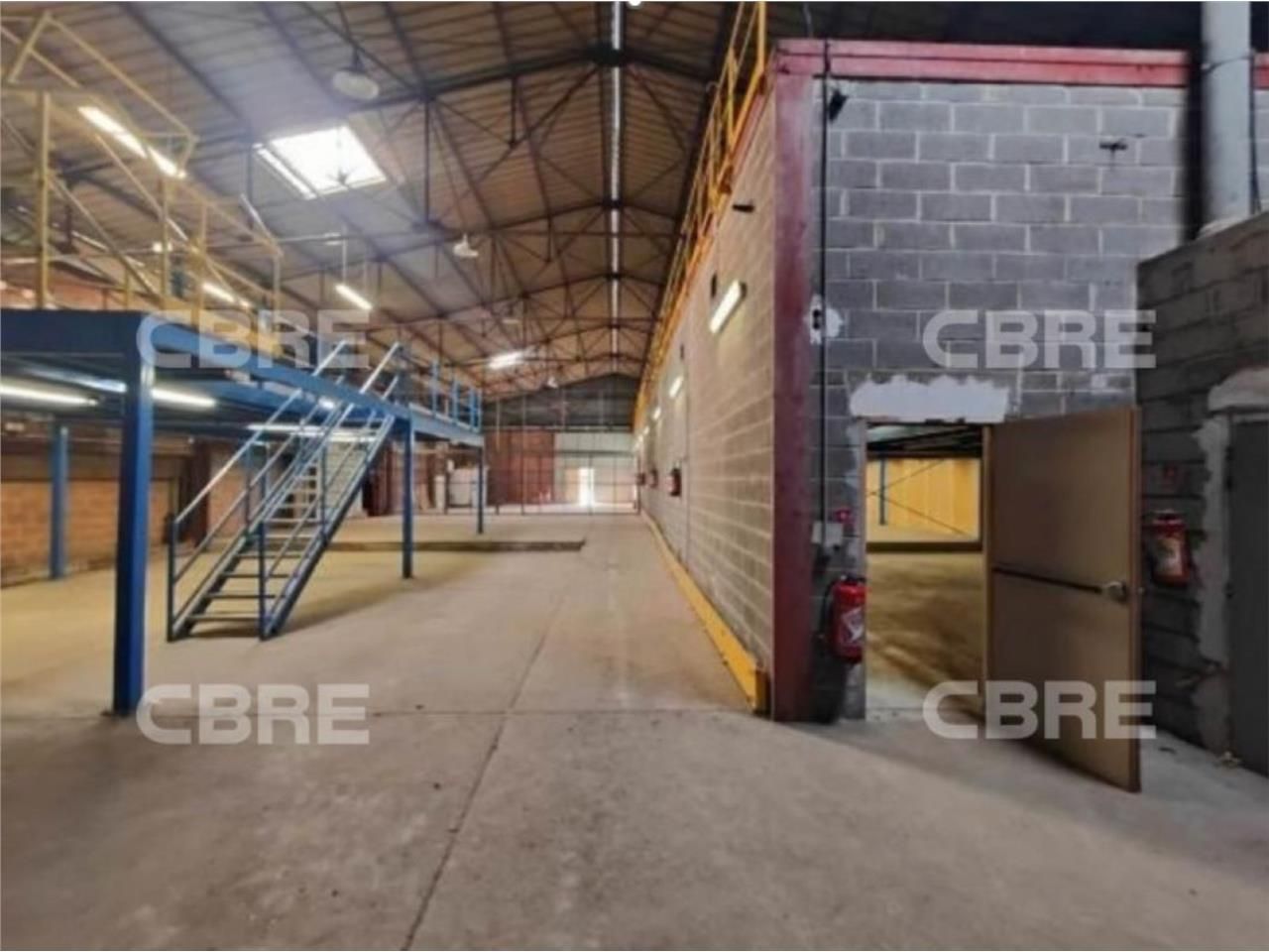 CBRE vous propose à vendre, un entrepôt/local d'a