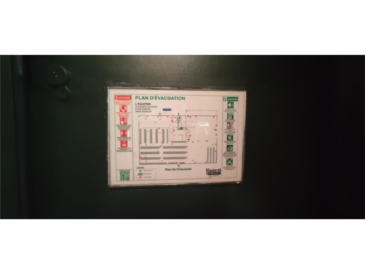 Location entrepots 617 m² non divisibles