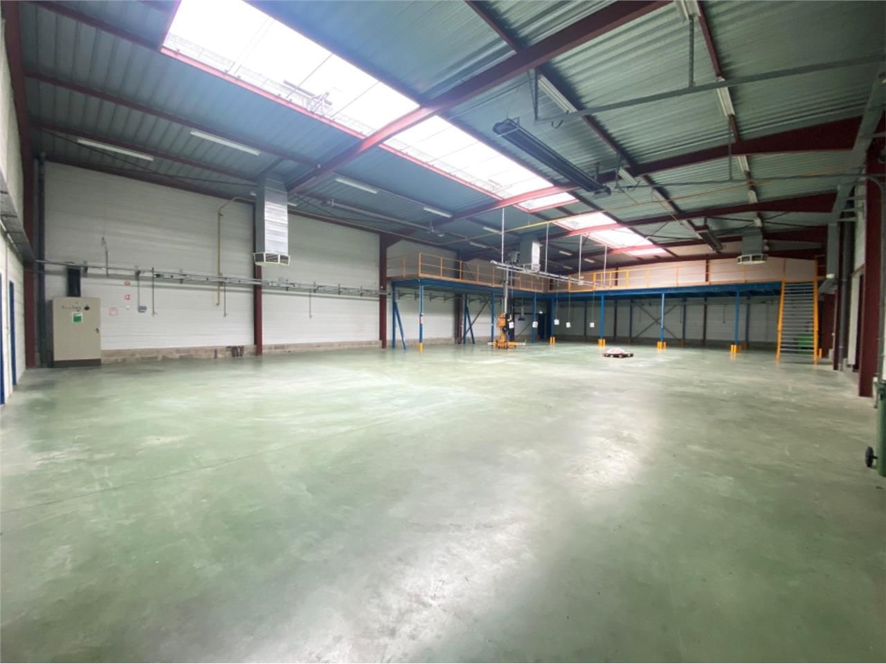 CBRE vous propose à vendre, un entrepôt/local d'a