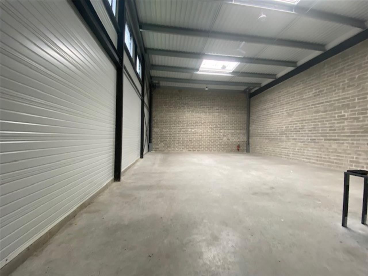 CBRE vous propose à louer ou à vendre un local d'