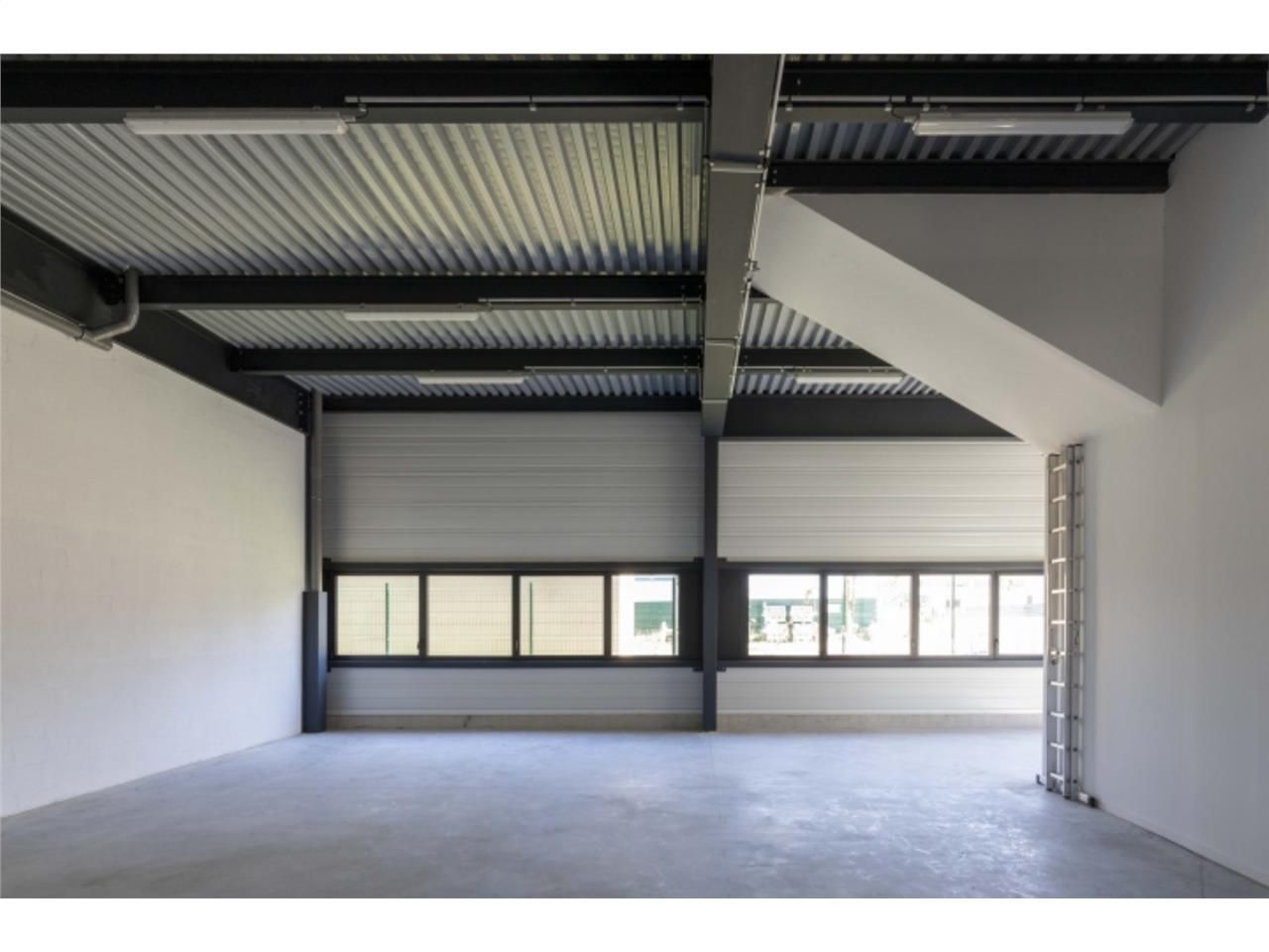 CBRE vous propose à louer, un entrepôt/local d'ac