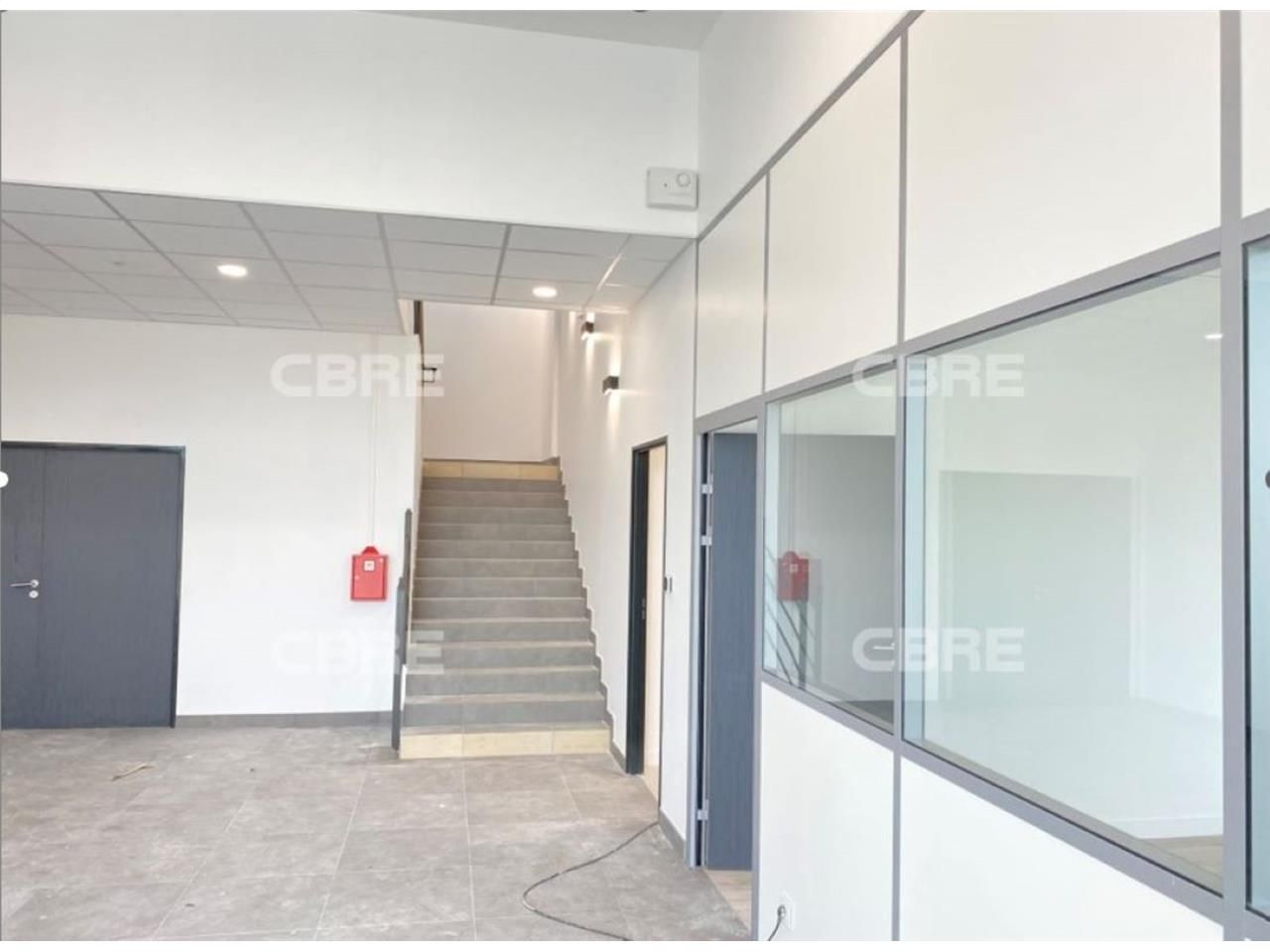 CBRE vous propose à louer, un entrepôt/local d'ac