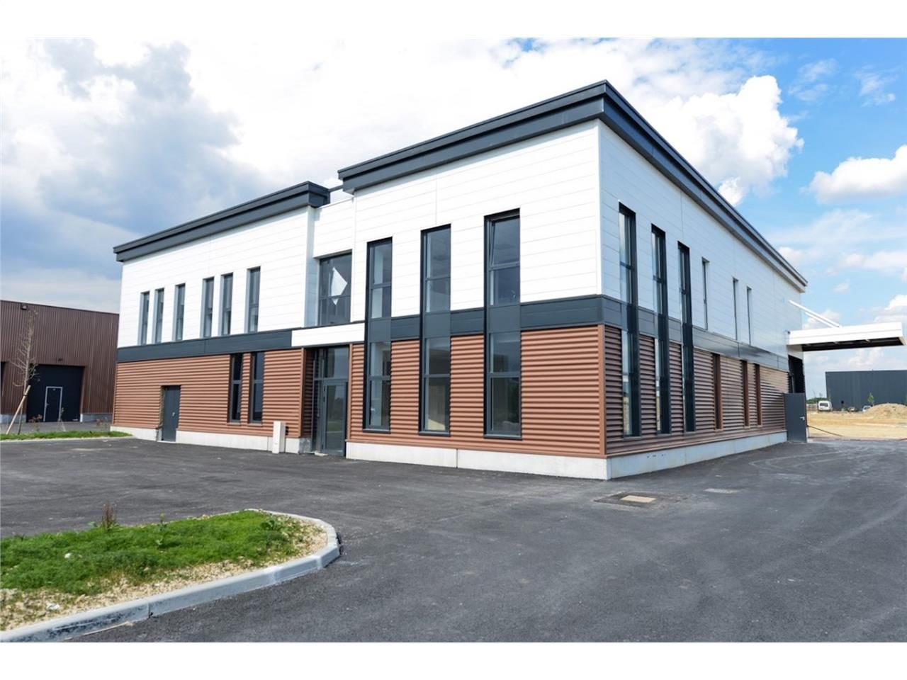 CBRE vous propose à vendre, un entrepôt/local d'a