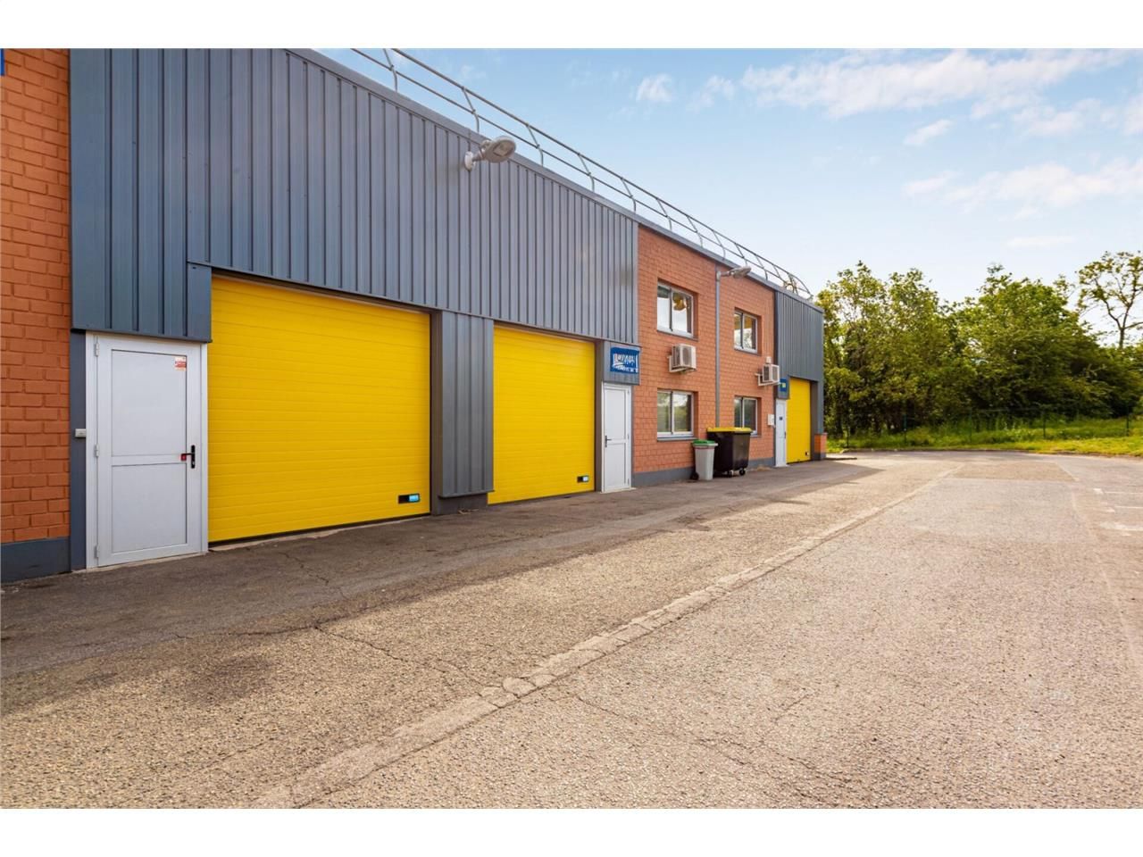 CBRE vous propose à louer, un local d'activités s