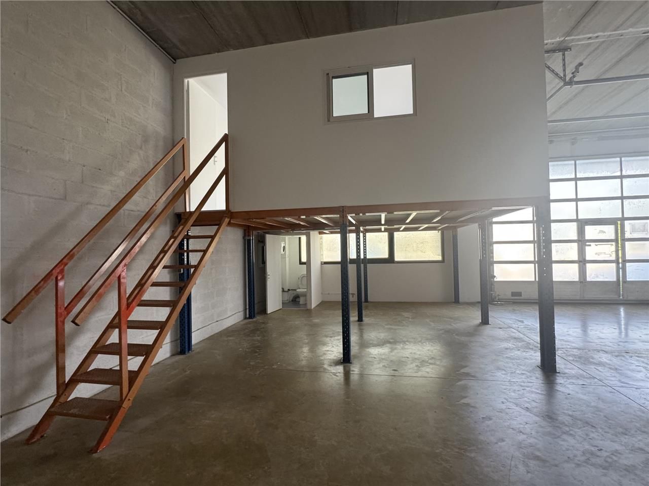 CBRE vous propose à vendre ou à louer, un entrepô