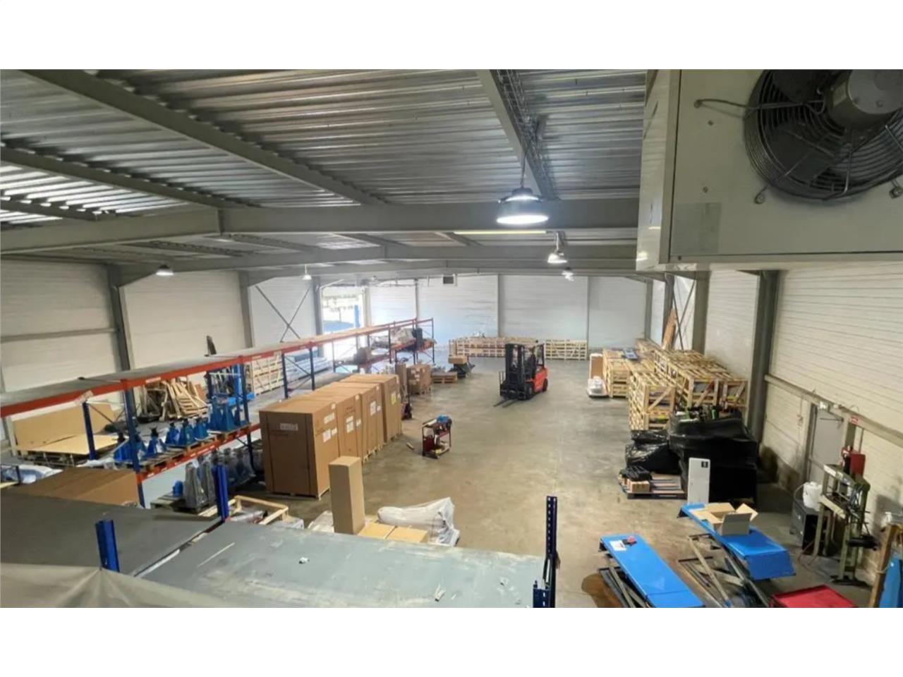 CBRE vous propose à vendre, un entrepôt/local d'a