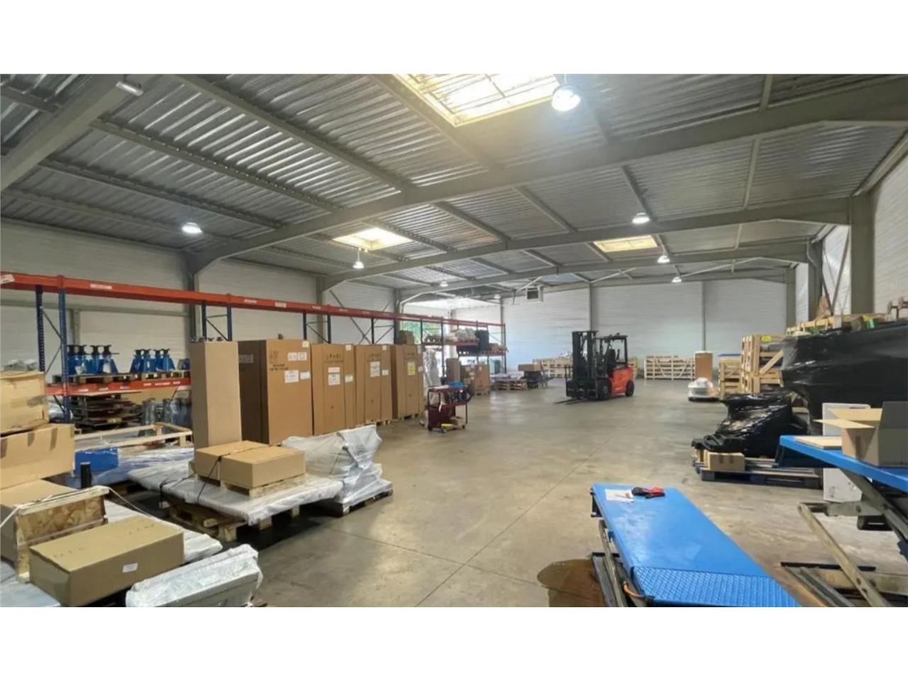 CBRE vous propose à vendre, un entrepôt/local d'a