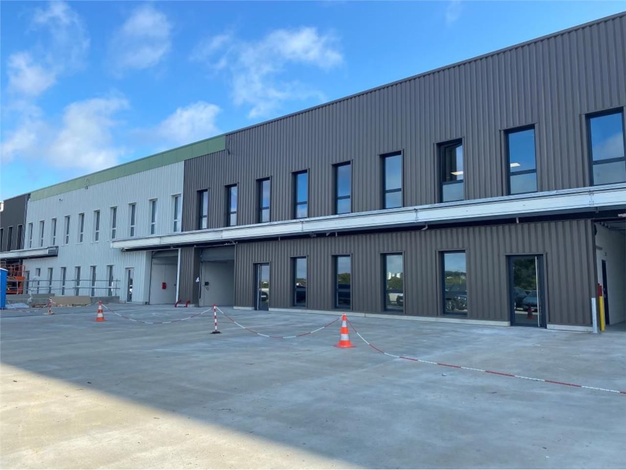 CBRE vous propose à louer un parc d'activités neu