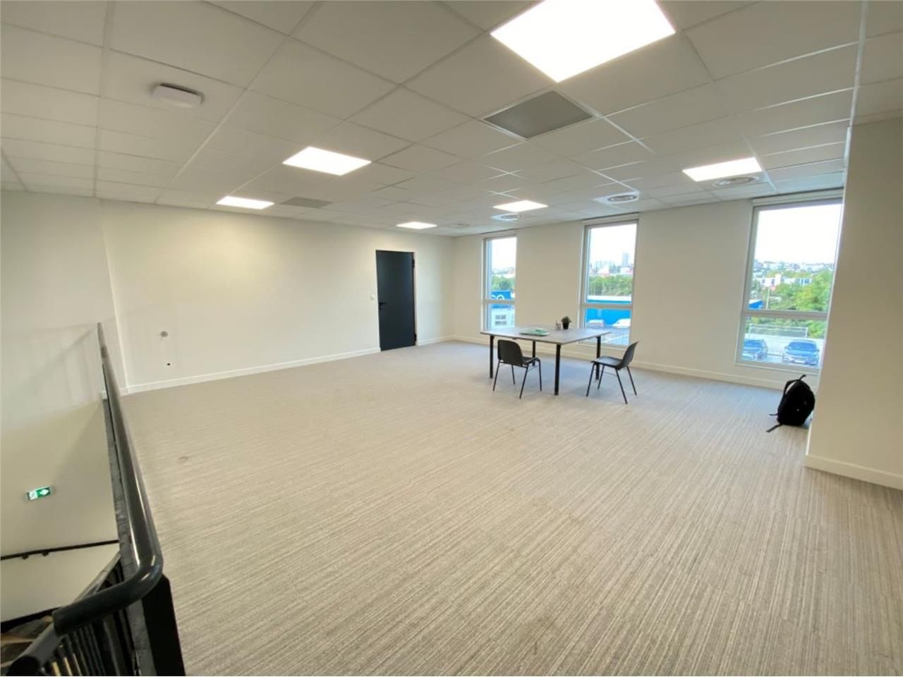 CBRE vous propose à louer un parc d'activités neu