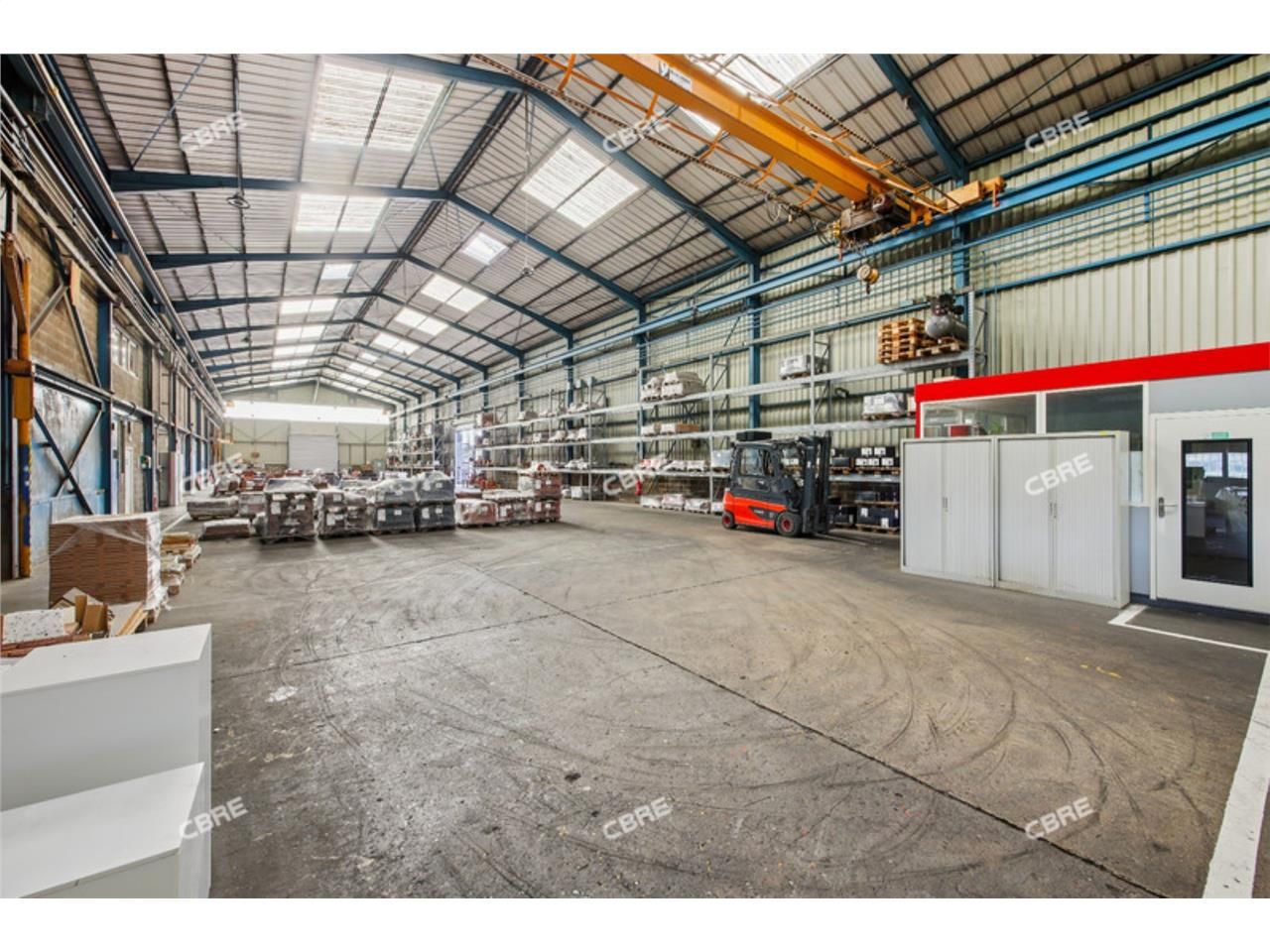 CBRE vous propose à louer des entrepôts/locaux d'
