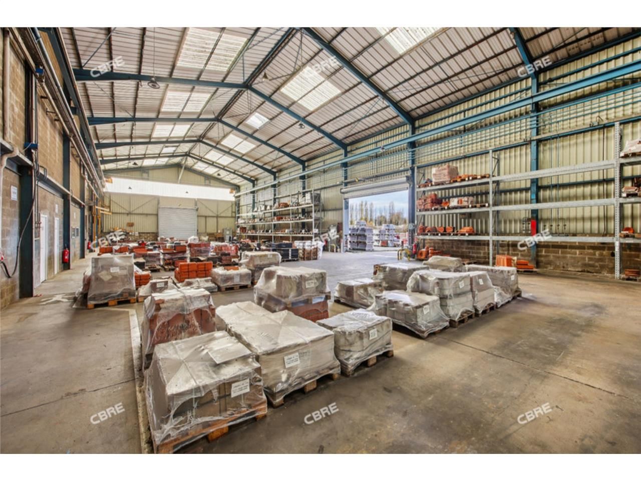 CBRE vous propose à louer des entrepôts/locaux d'