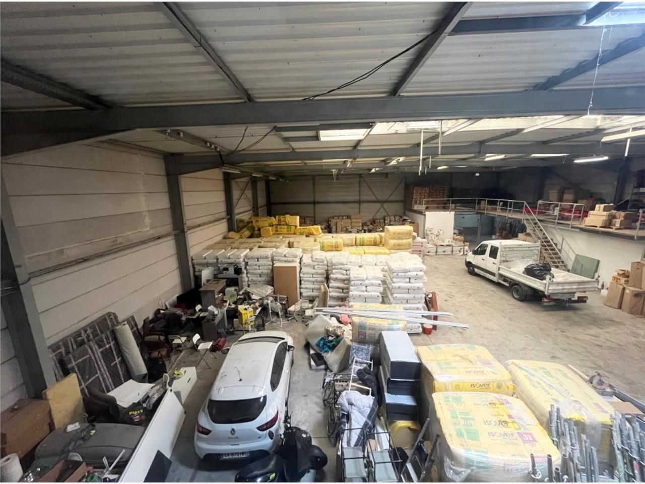 CBRE vous propose à vendre, un entrepôt/local d'a