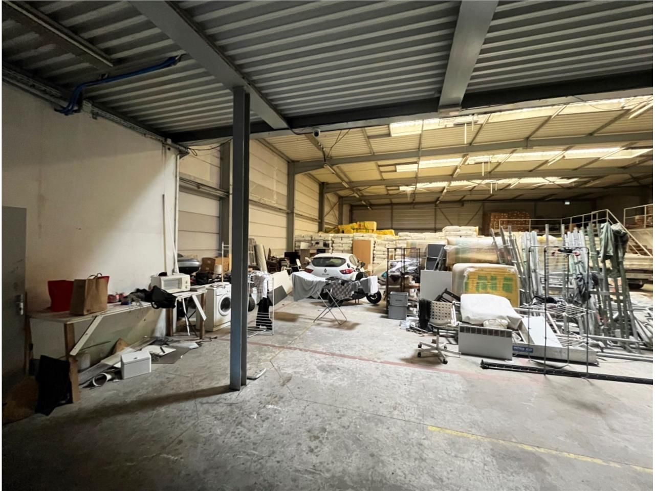 CBRE vous propose à vendre, un entrepôt/local d'a