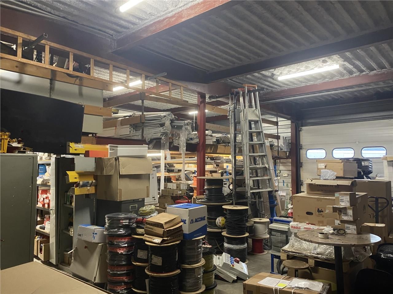 CBRE vous propose à vendre un entrepôt/local d'ac