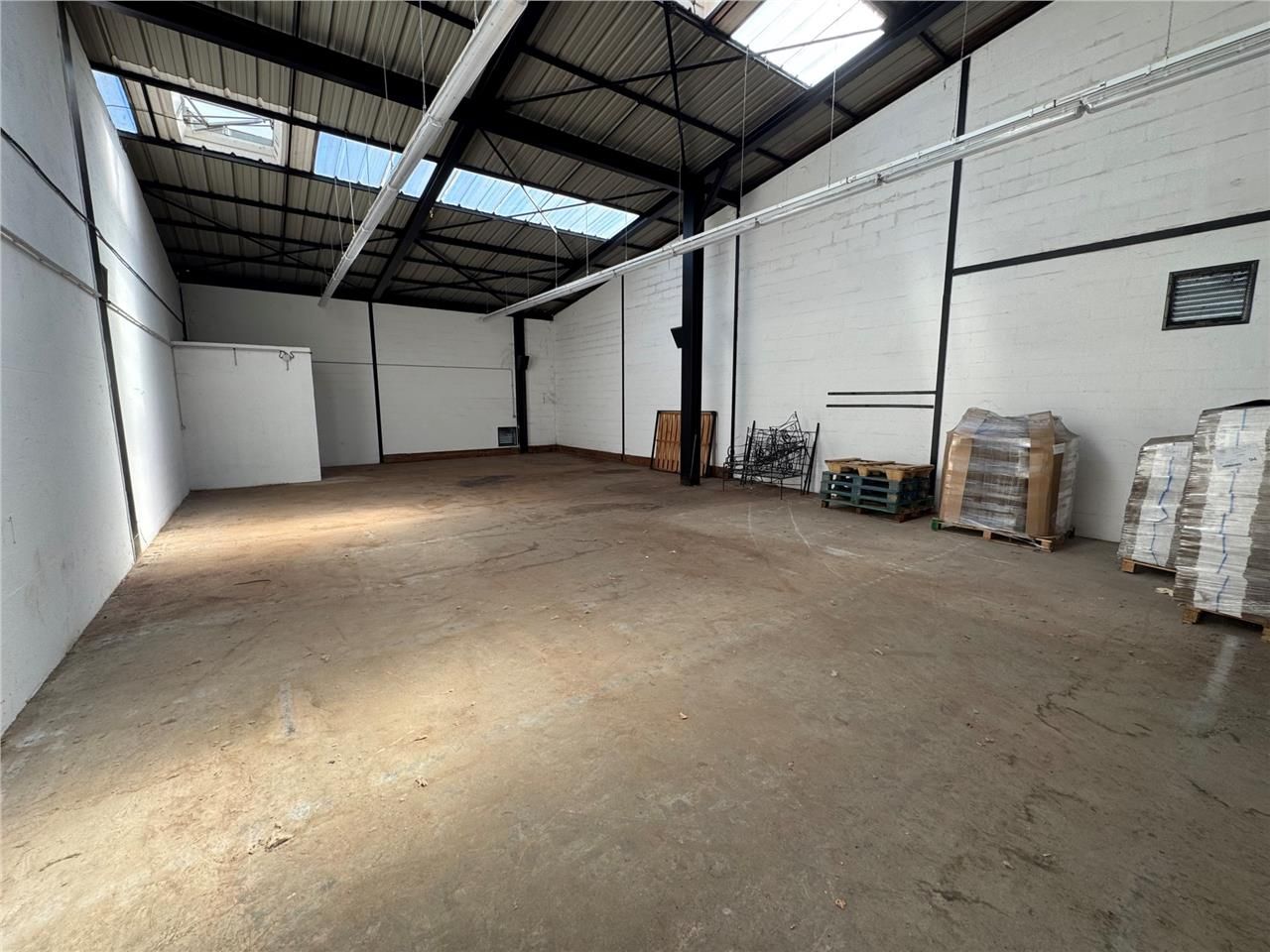 CBRE vous propose à louer, un local d'activités s